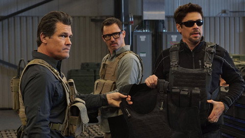 Sicario: Day of the Soldado (2018) Hindi Dual Audio 480p BluRay 400MB