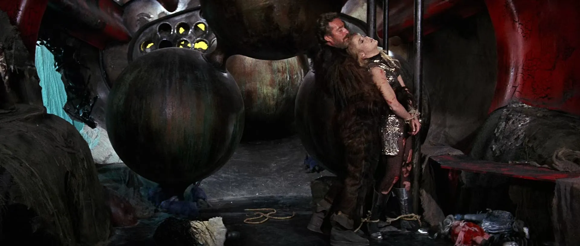 Barbarella (1968) BluRay Dual Audio [Hindi] 1080p [2.61GB]