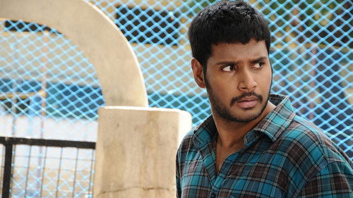Maanagaram 2017 Hindi Dual Audio 480p Uncut HDRip 400MB