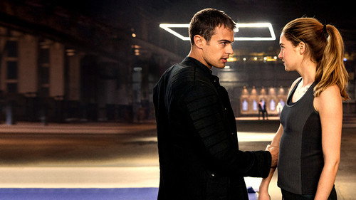 Divergent (2014) Hindi Dual Audio 480p BluRay 450MB