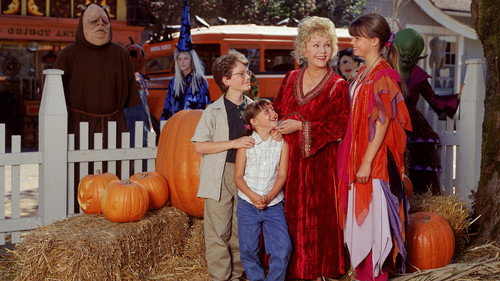 Halloweentown (1998) Hindi Dual Audio 480p WebRip 300MB