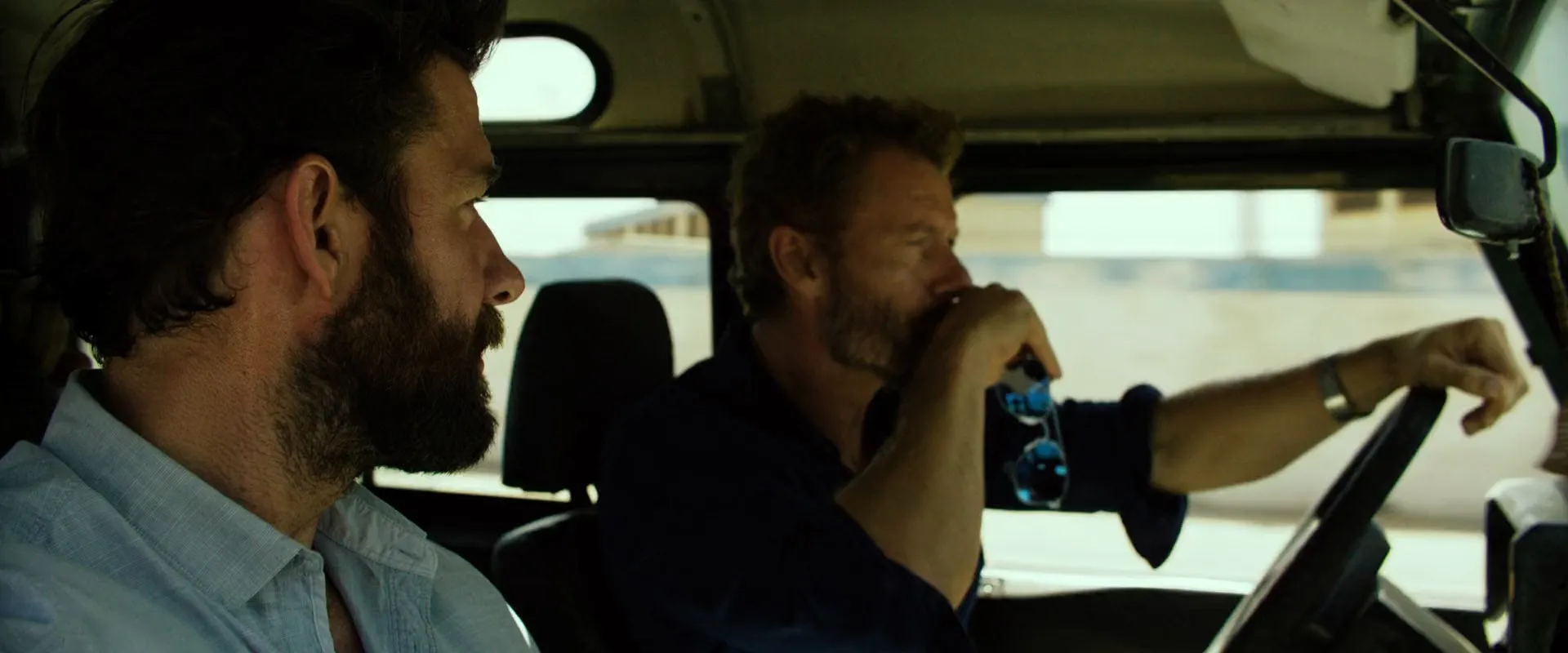 13 Hours (2016) Hindi Dual Audio 720p BluRay [1.2GB]