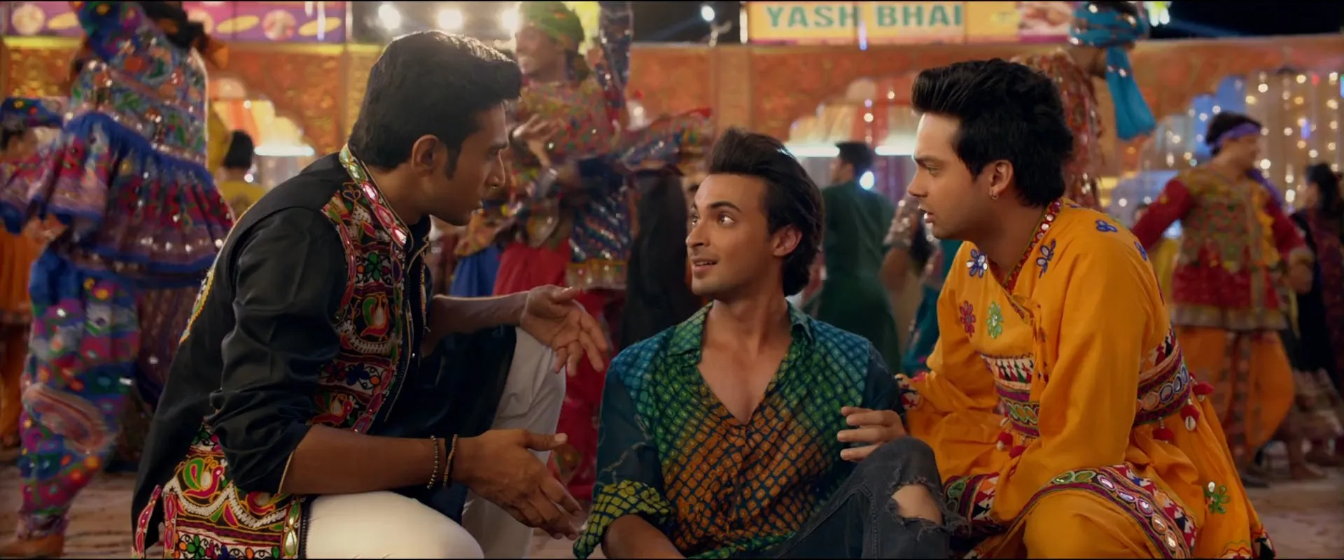 Loveyatri 2018 Hindi Movie 720p HDRip x264 [1GB]