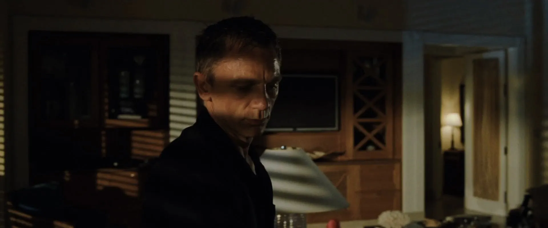 Casino Royale (2006) Hindi Dual Audio 480p BluRay 450MB