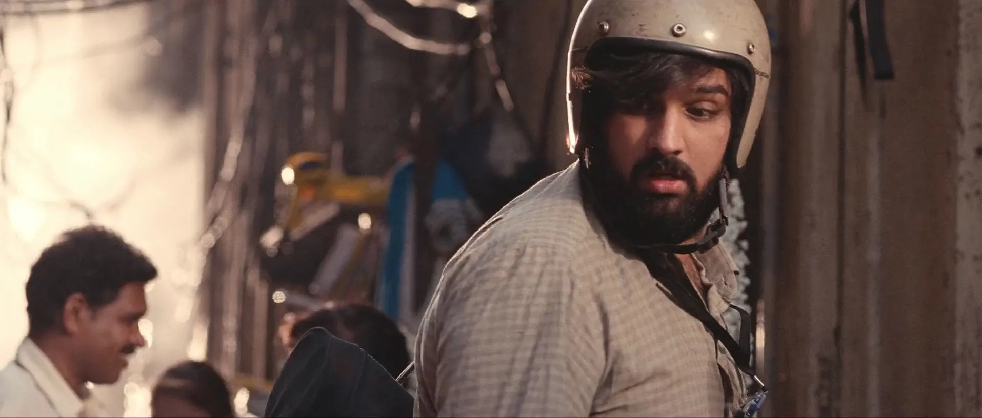 Delhi Belly 2011 Full Movie 480p DVDRip [300MB]