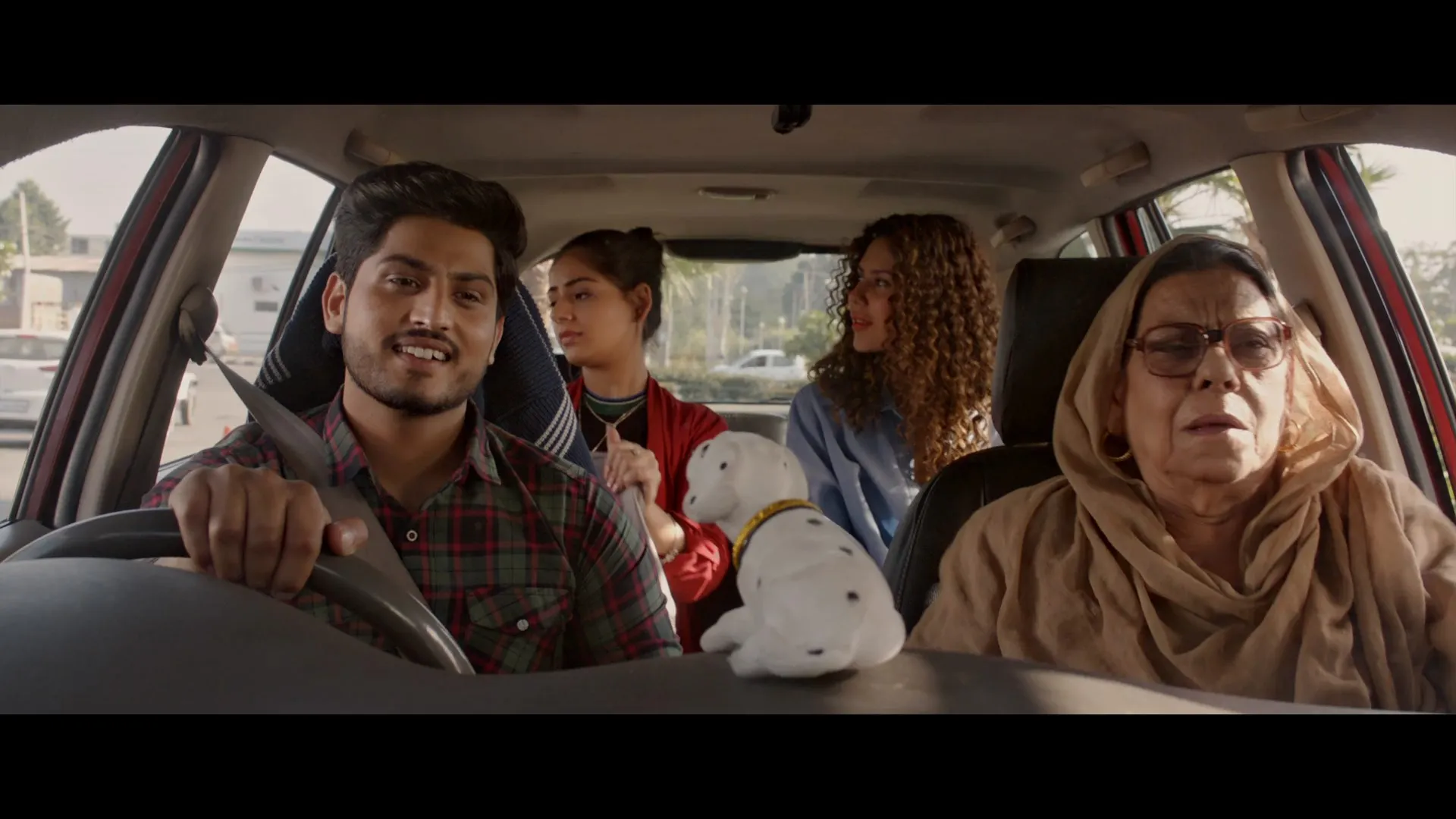 Guddiyan Patole 2019 Punjabi Movie 720p HDRip x264 [990MB]