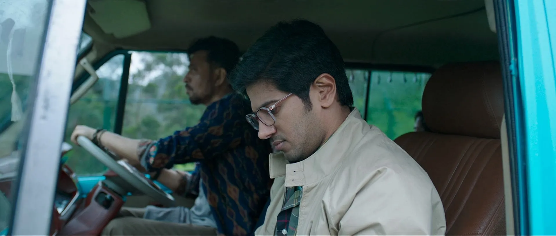 Karwaan (2018) Hindi Movie 720p HDRip x264 [900MB]