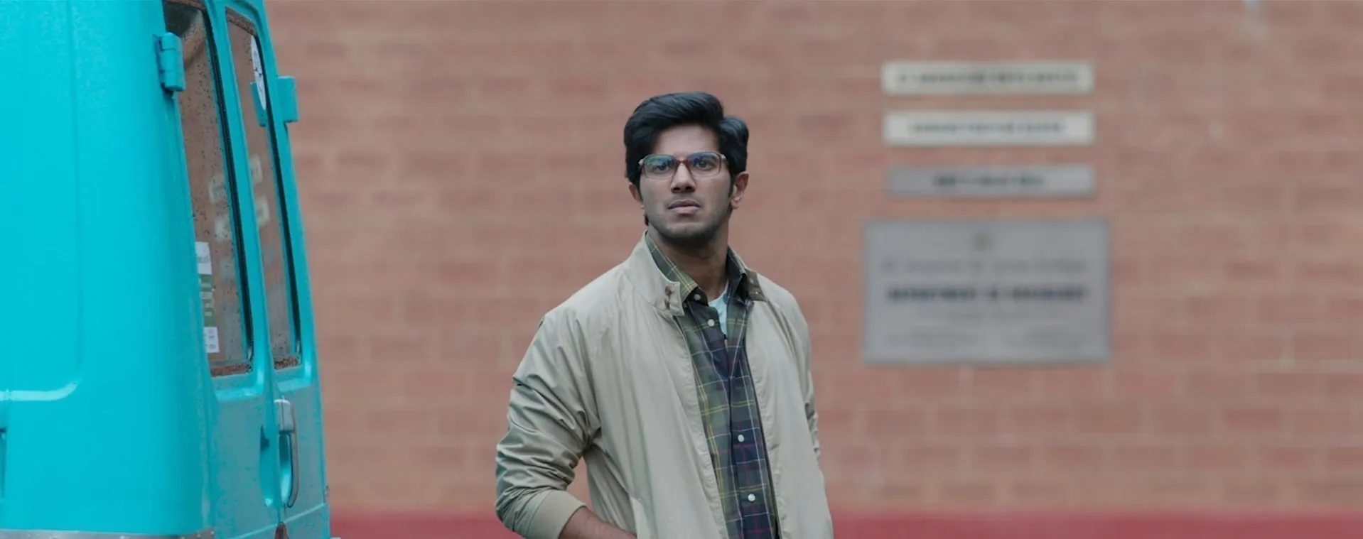 Karwaan 2018 Hindi Dual Audio WEB-DL 720p - 480p - 1080p