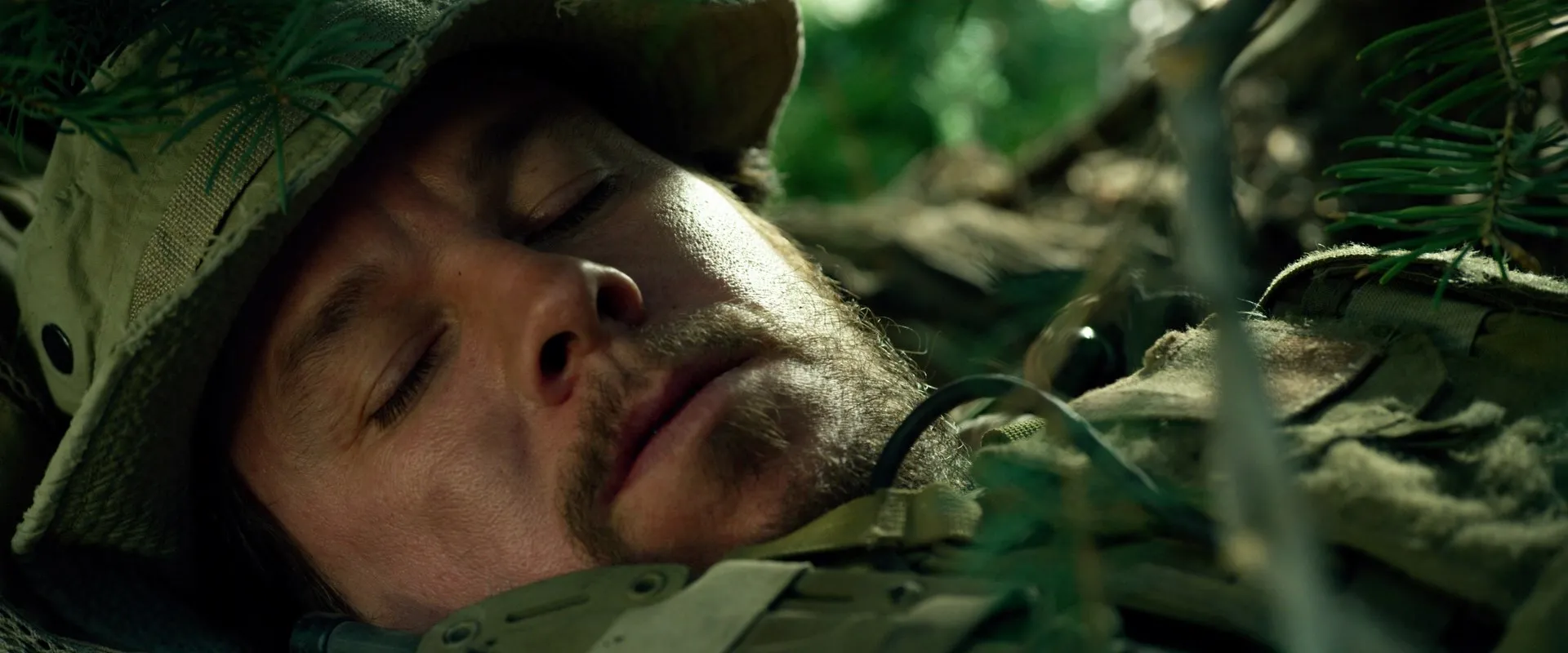 Lone Survivor (2013) Dual Audio Hindi 720p BluRay [930MB]