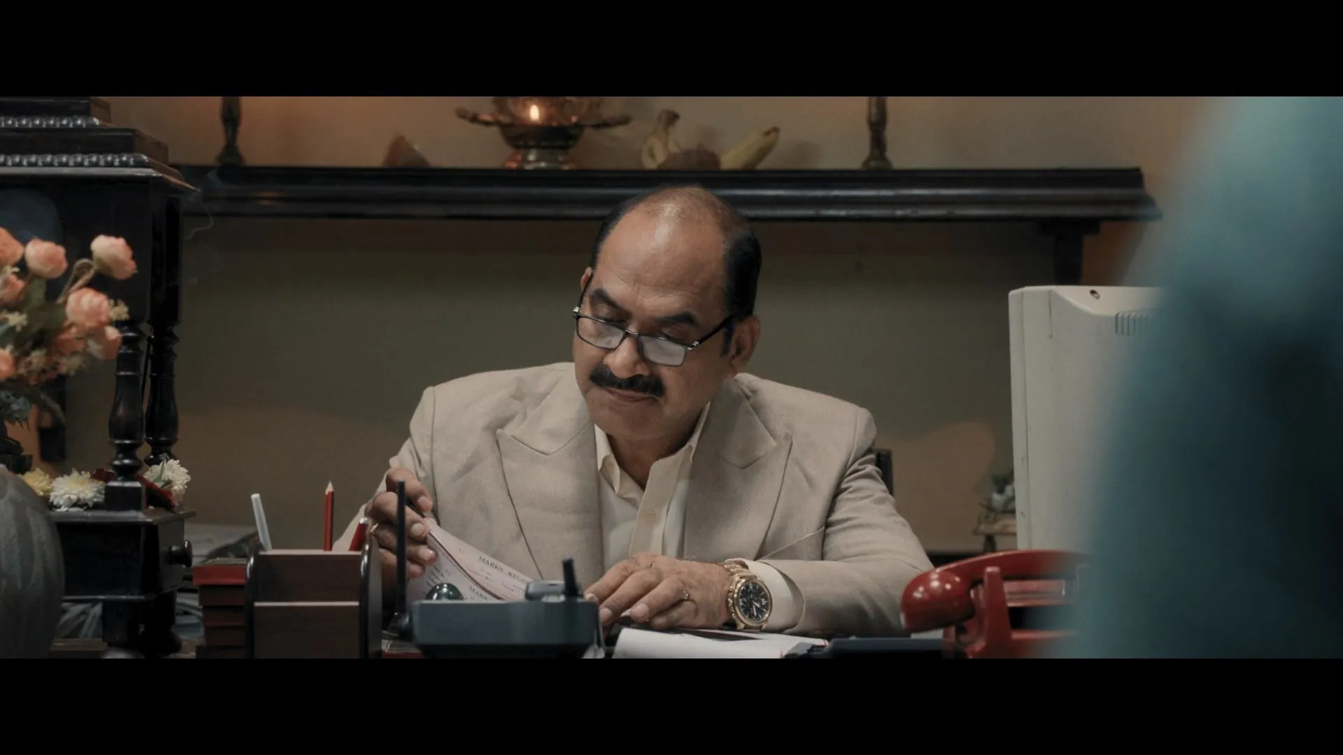 Lucky Baskhar 2024 Hindi - Telugu Dual Audio WEB-DL 720p - 480p - 1080p