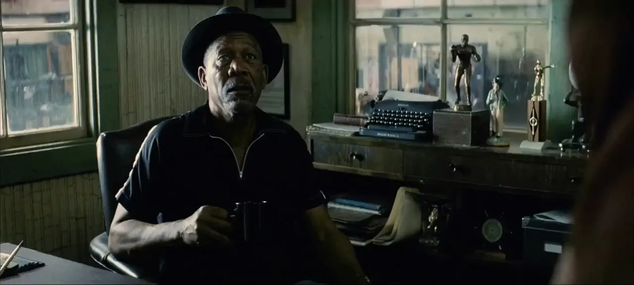 Million Dollar Baby (2004) Hindi Dual Audio 720p BluRay [1.1GB]