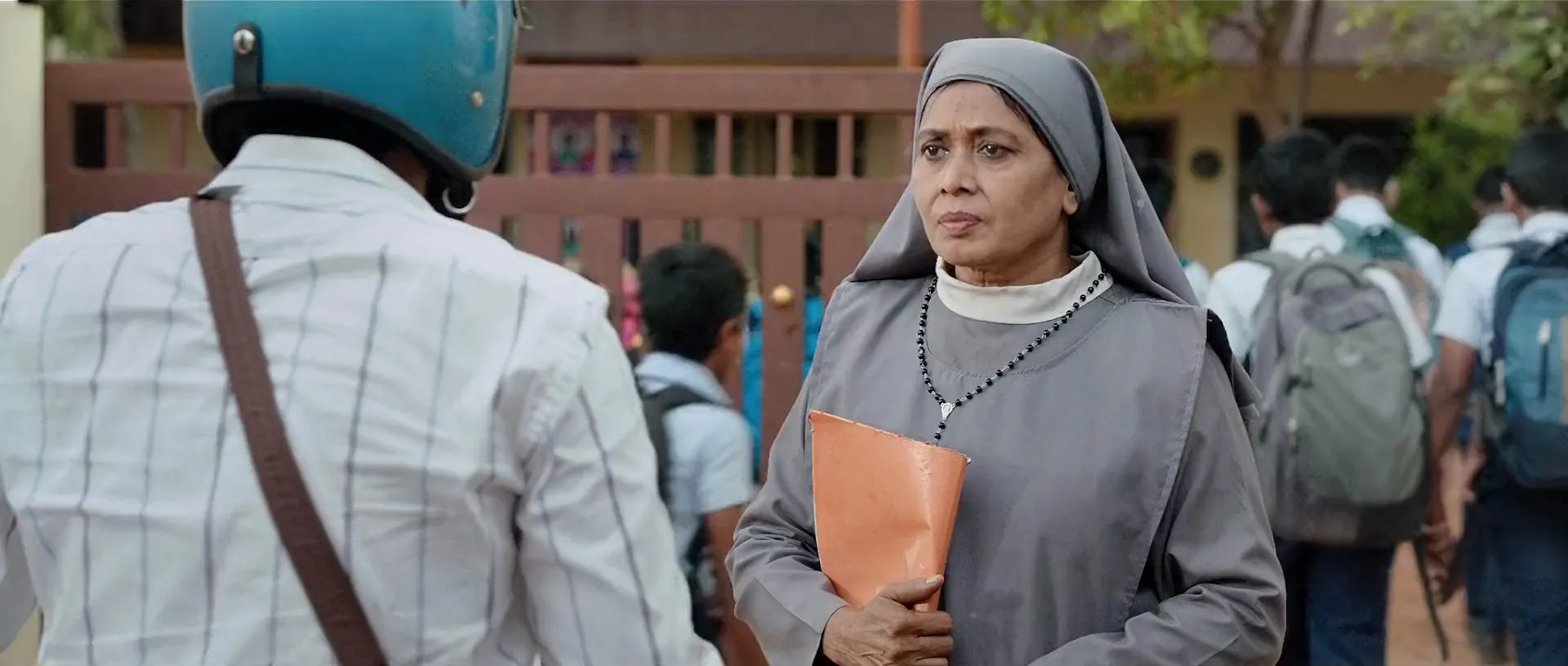 Mookuthi Amman (2020) (Hindi – Tamil) Dual Audio UnCut HDRip 720p – 480p