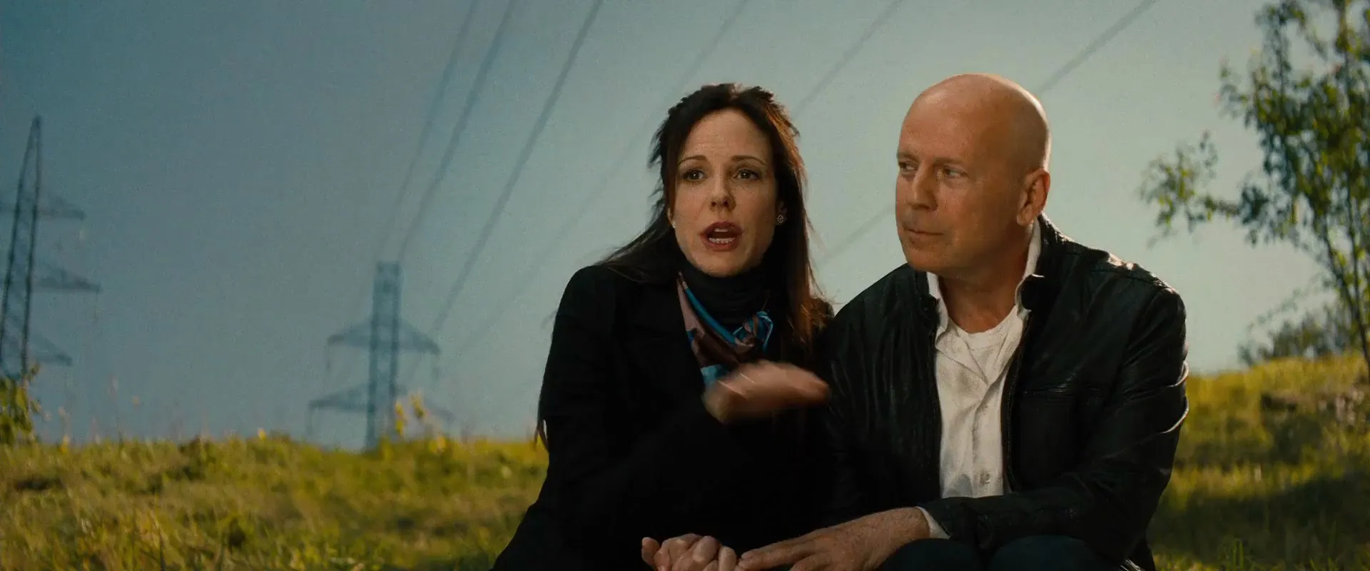 RED 2 (2013) Hindi Dual Audio 720p BluRay [1.2GB]
