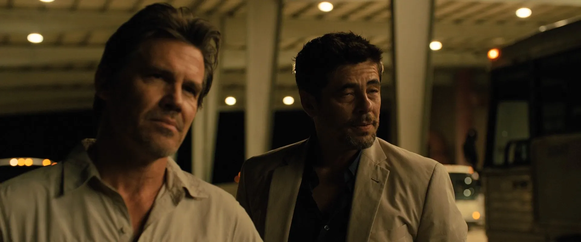 Sicario 2015 Hindi Dual Audio 480p BluRay 350MB
