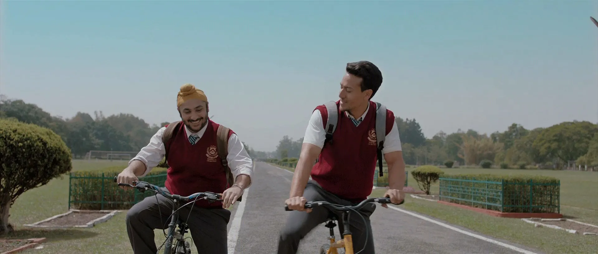 Student of the Year 2 (2019) Hindi Movie 720p HDRip x264 [1.2GB]