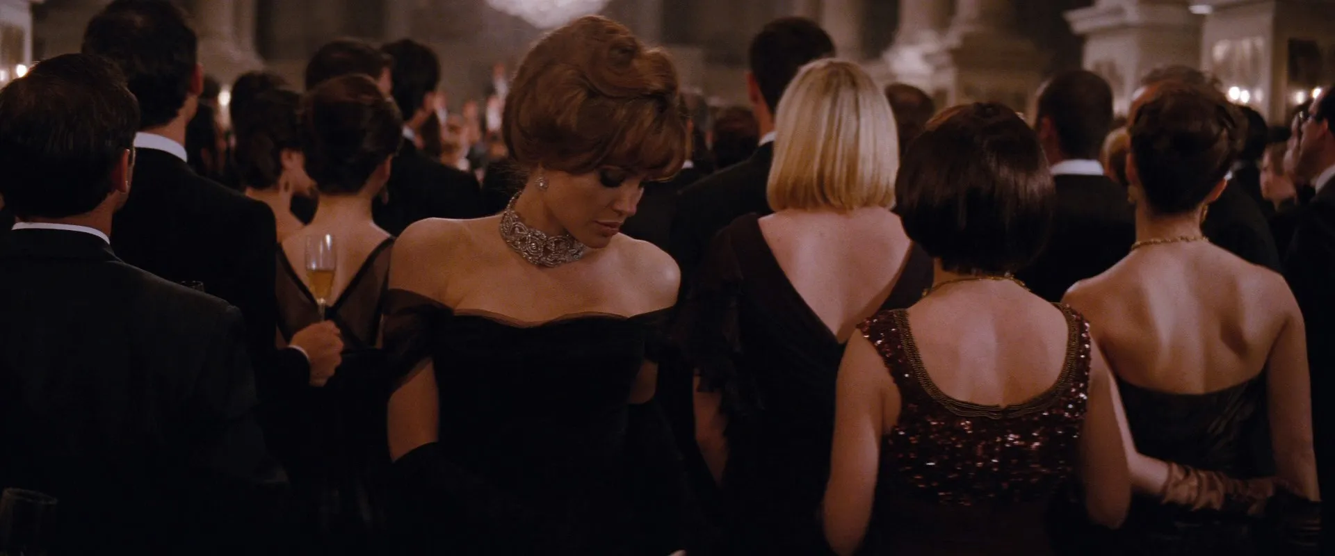 The Tourist (2010) Hindi Dual Audio 720p BluRay [1.1GB]