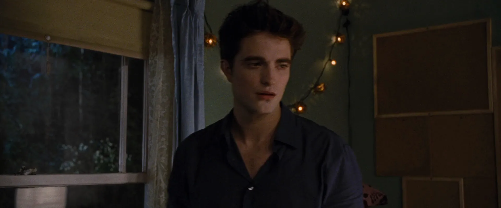 The Twilight Saga Breaking Dawn Part 1 (2011) (English) Bluray 720p [800MB] Download