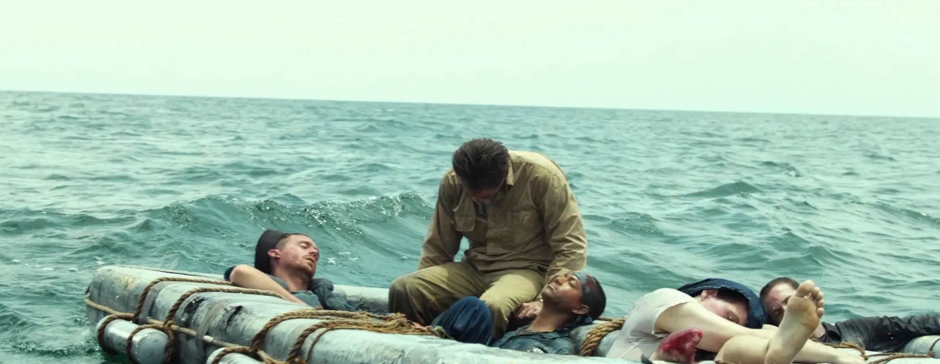 USS Indianapolis: Men of Courage 2016 Hindi - English Dual Audio BluRay 720p - 480p - 1080p