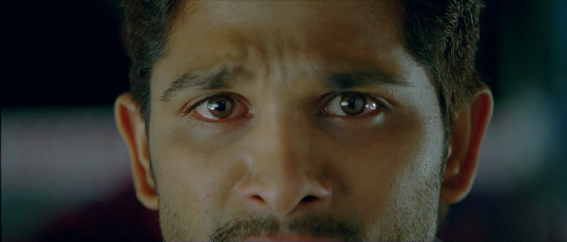 Yevadu (2014) (Hindi – Telugu) Dual Audio 480p UnCut HDRip 550MB