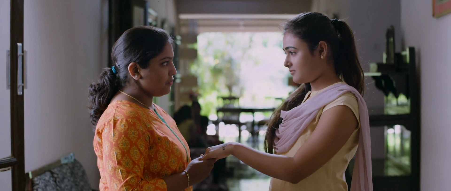 Arjun Reddy 2017 Hindi Dual Audio WEB-DL 720p - 480p - 1080p
