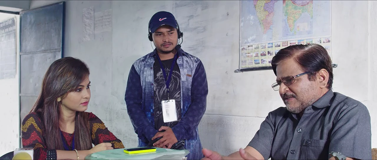 Blackboard vs Whiteboard 2019 Hindi Movie 720p HDRip x264 [1GB]