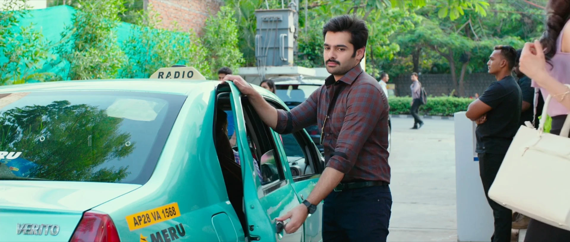Hello Guru Prema Kosame 2018 Hindi (ORG) Dual Audio WEB-DL 720p - 480p - 1080p