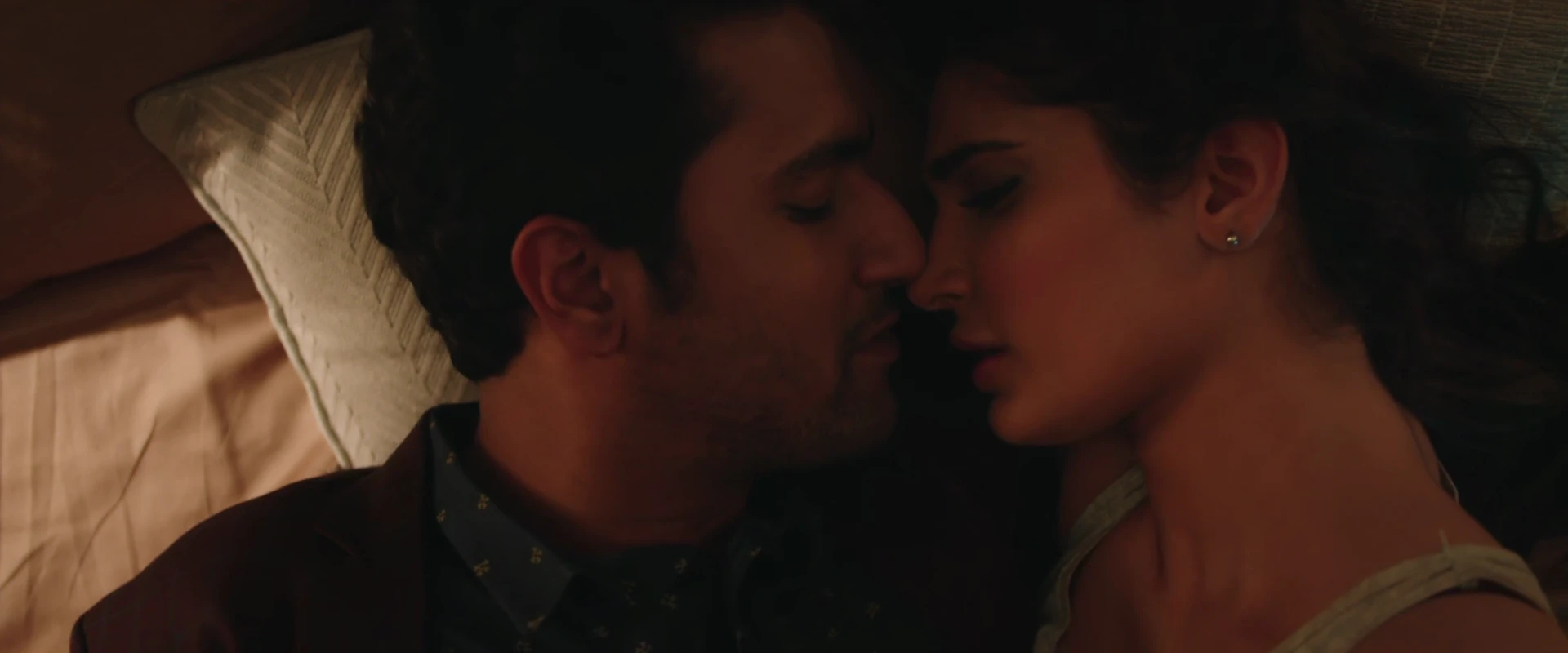 Love Per Square Foot 2018 Hindi Audio WEB-DL 720p - 480p - 1080p